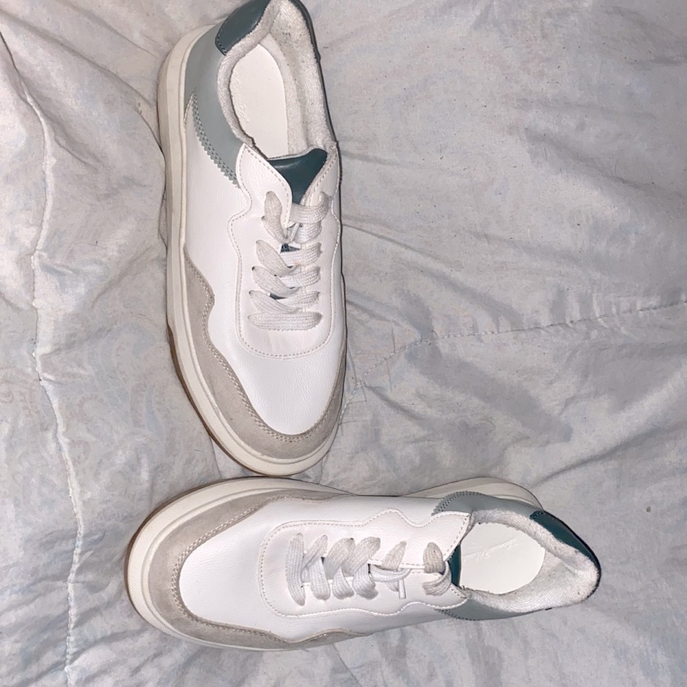 It makes you fill tall it’s very comfortable it’s thick from the bottom